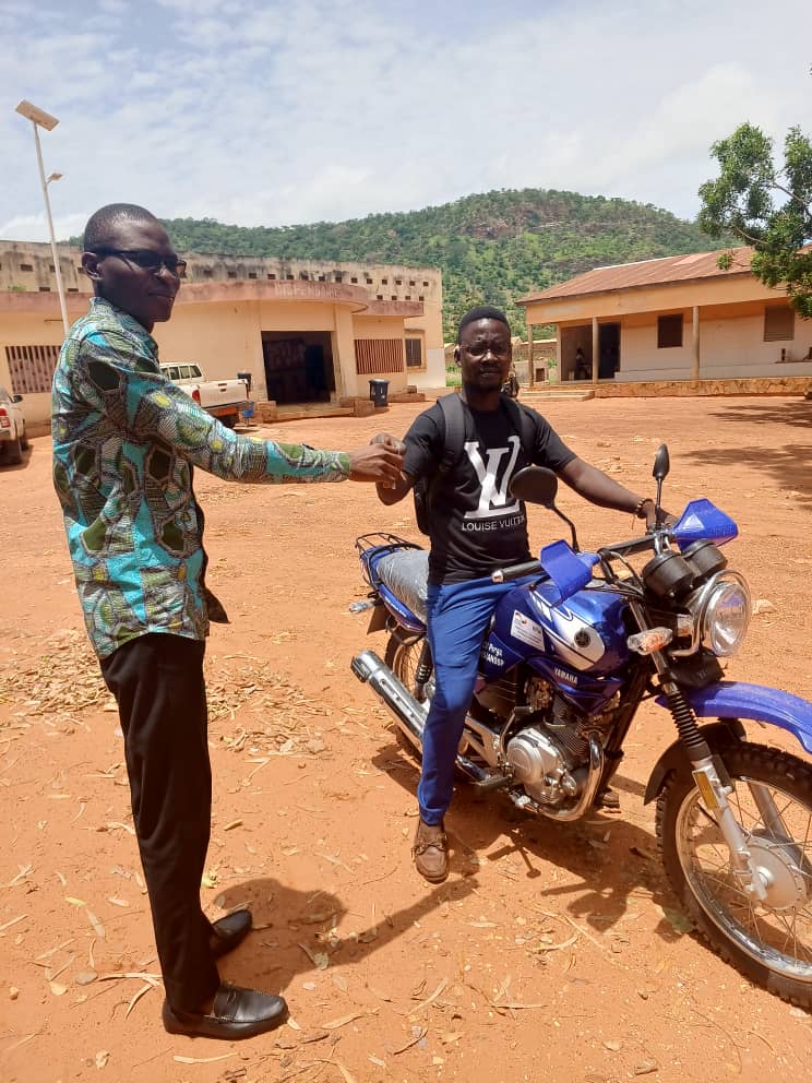 Don d’une Moto par l’UNICEF au Centre de Porga pour le PROJET D’APPUI A LA LOGISTIQUE VACCINALE AU BENIN 2023.